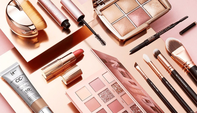 Neutral cosmetics and skincare routine